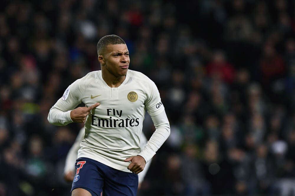 外资流出叠加卢比贬值 印度股市跑输亚洲同行幅度料创三十年来最高水平